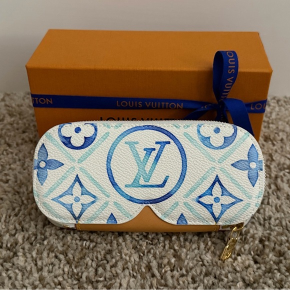 Louis Vuitton Sunglasses Pouch GM, Lagoon By The Pool Limited Edition - Picture 2 of 6